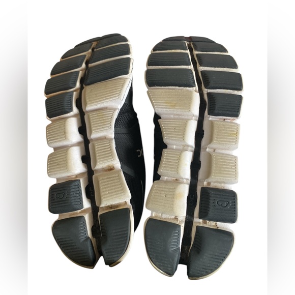 ON CLOUD SWISS ENGINEERED CLOUD WOMENS SNEAKERS, BLACK /WHITE, SIZE US 5 - Picture 7 of 9